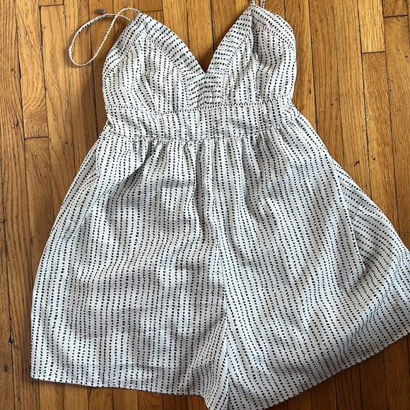 Sz sm Japna romper with cute detail on bodice - Picture 2 of 8